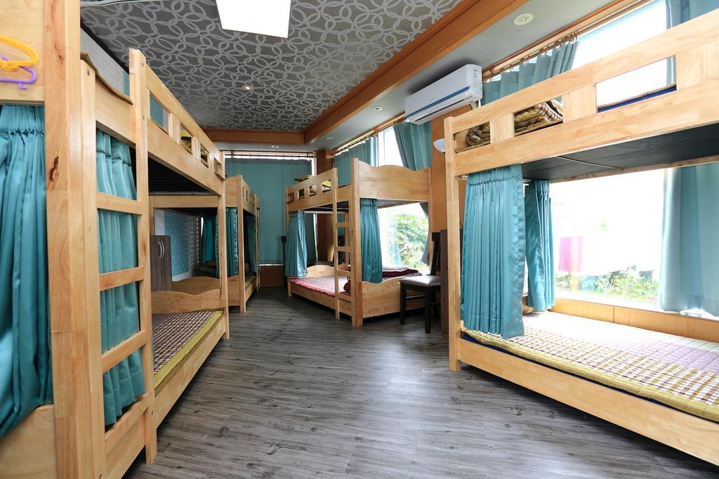 Haevichi Elmar Guesthouse Сеогвипо Екстериор снимка