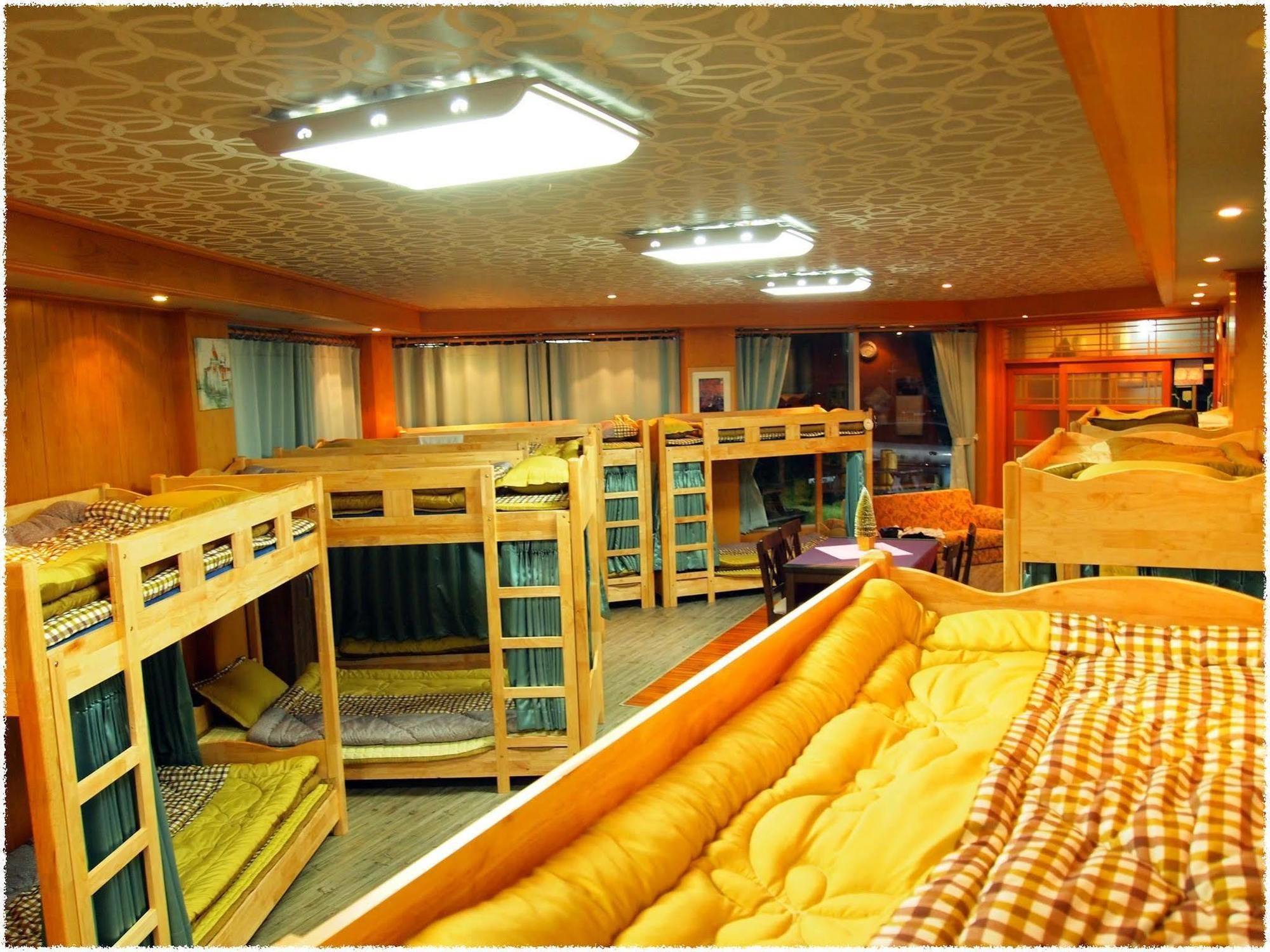 Haevichi Elmar Guesthouse Сеогвипо Екстериор снимка