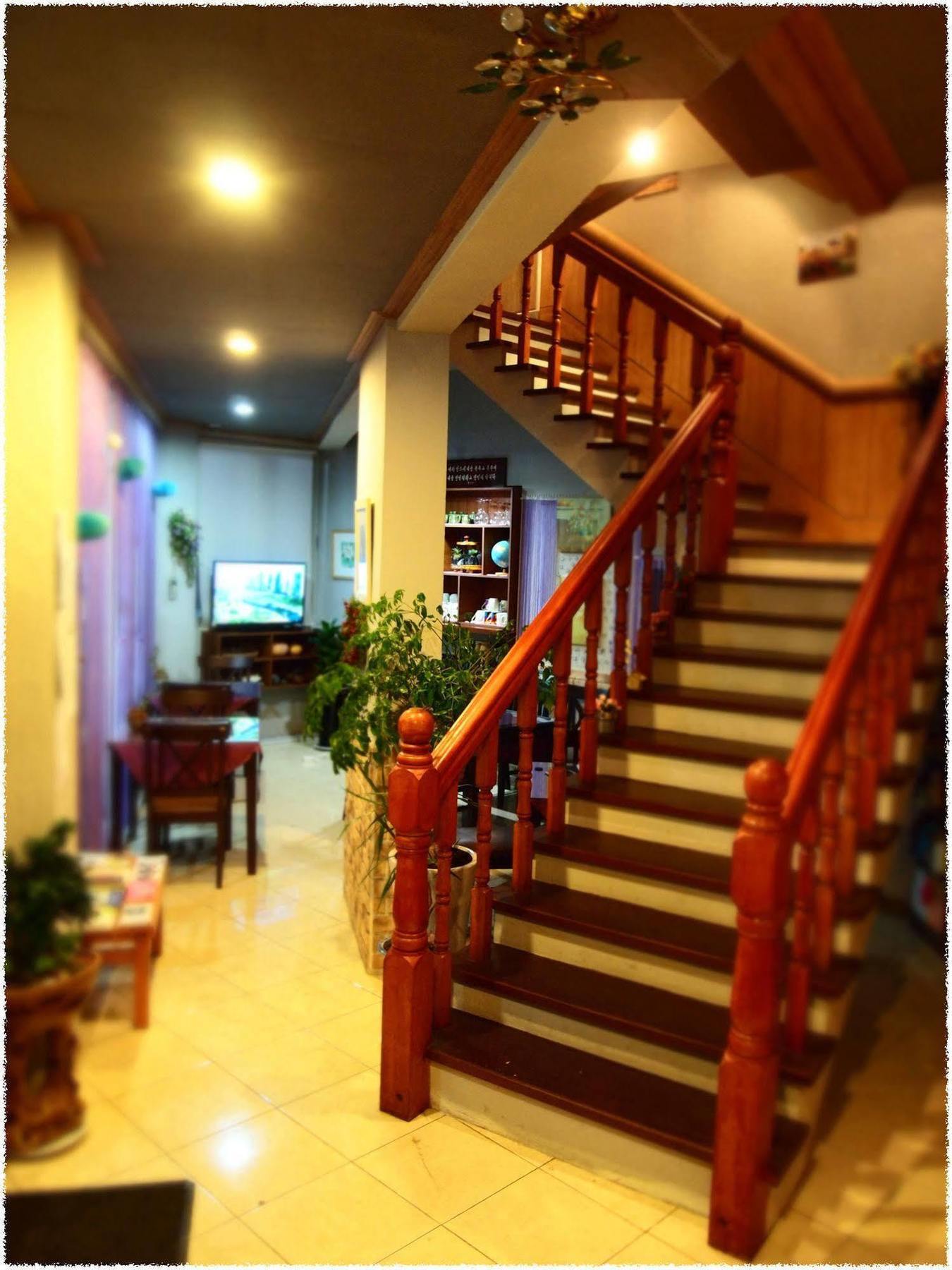 Haevichi Elmar Guesthouse Сеогвипо Екстериор снимка